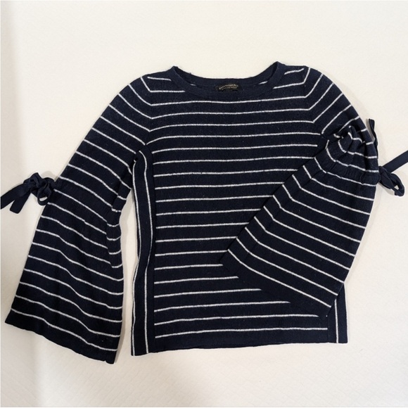 ❤️⚓️ Banana Republic Navy and White Striped 100% Merino Wool Sweater NWOT, Med - Picture 5 of 11